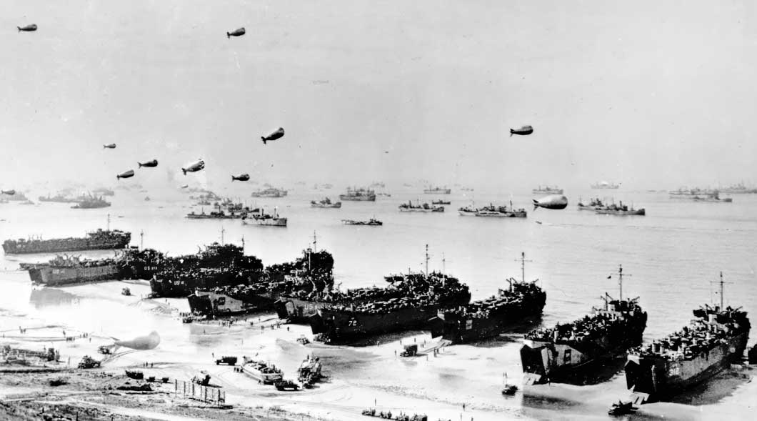 Black & white bird&apos;s eye view of the soldiers invading France on June 6, 1944